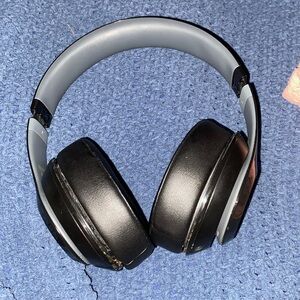 Very Nice Beats by Dr. Dre Studio 2.0 Wired  Handband Headphones - Black No Box.